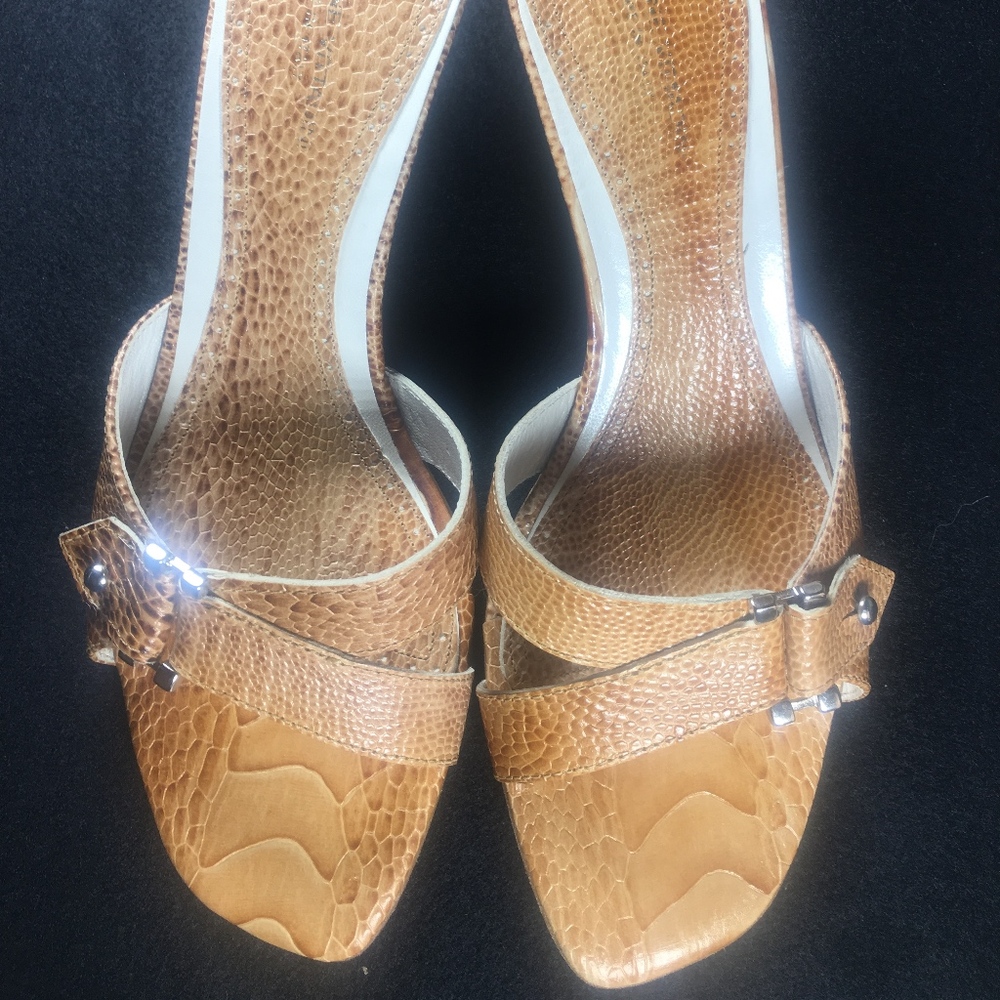 Adrienne Vittadini leather snakeskin kitten mule